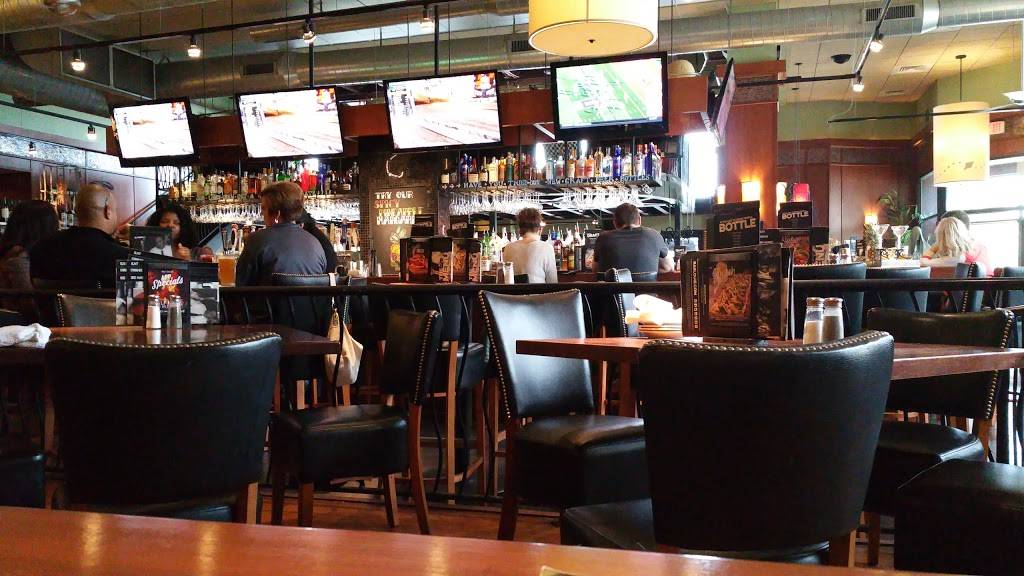 Bar Louie - The Promenade Bolingbrook | night club | 619 E Boughton Rd #A, Bolingbrook, IL 60440, USA | 6304107100 OR +1 630-410-7100