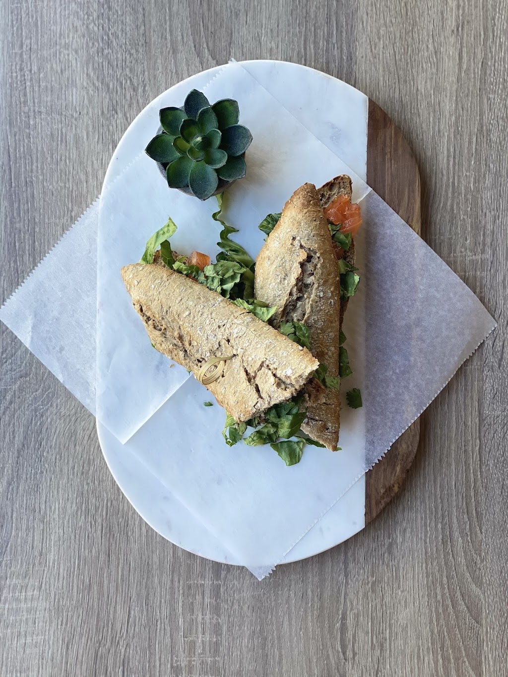 DLITE Bistro & Bakery | restaurant | 180 Crandon Blvd #101, Key Biscayne, FL 33149, USA | 3058829284 OR +1 305-882-9284