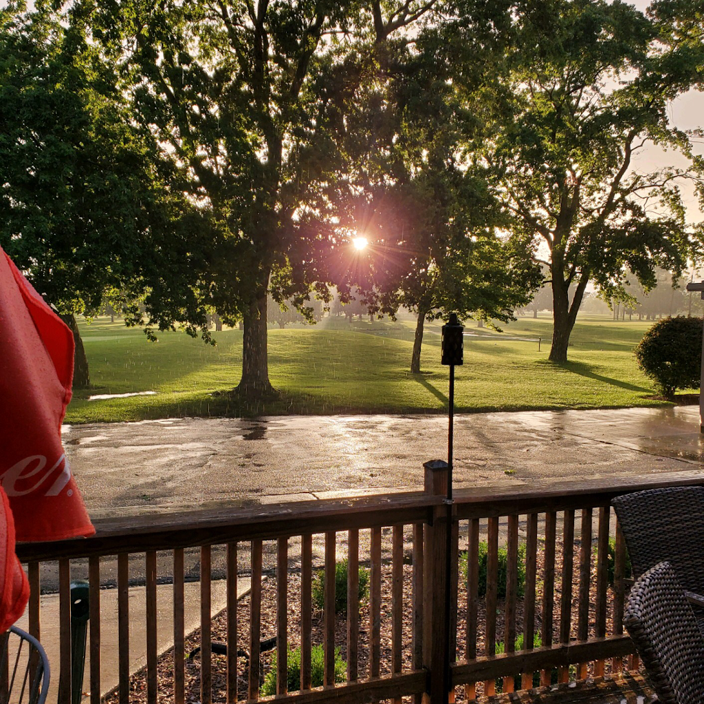 Willow Pond Golf Course | restaurant | 808 Golfcourse Rd, Rantoul, IL 61866, USA | 2178939000 OR +1 217-893-9000