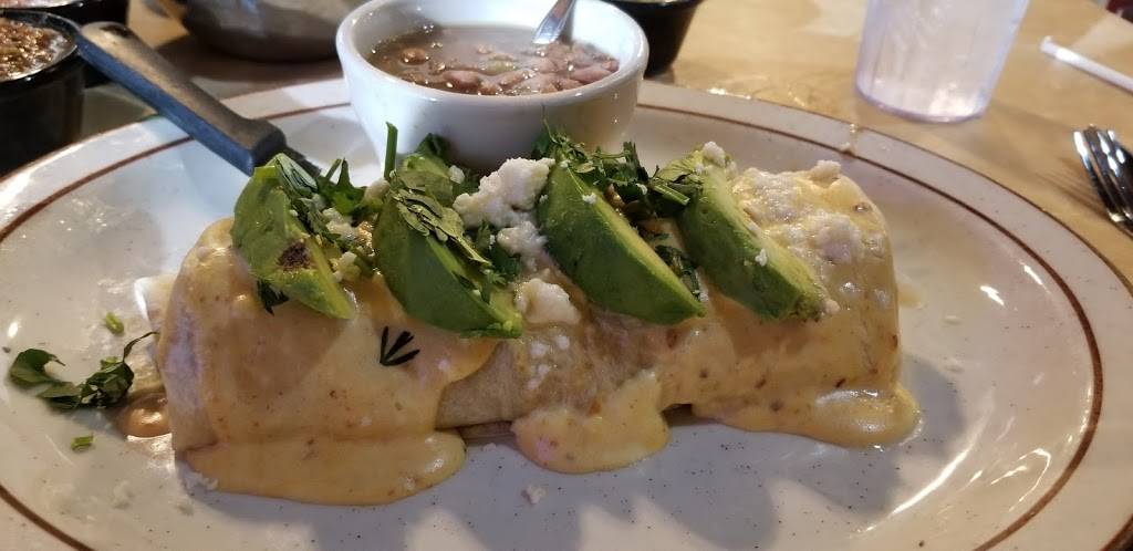 Ernestos Mexican Restaurant | restaurant | 10279 Farm to Market 455 E, Pilot Point, TX 76258, USA | 9406863500 OR +1 940-686-3500