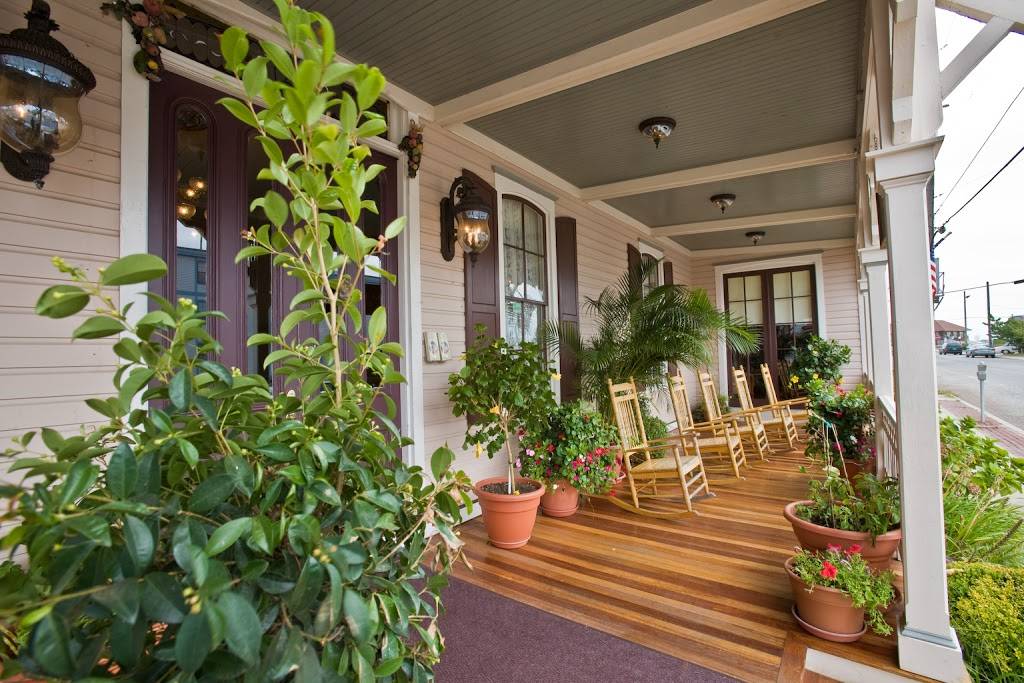 Hotel Alcott | restaurant | 107-113 Grant St, Cape May, NJ 08204, USA | 6098845868 OR +1 609-884-5868