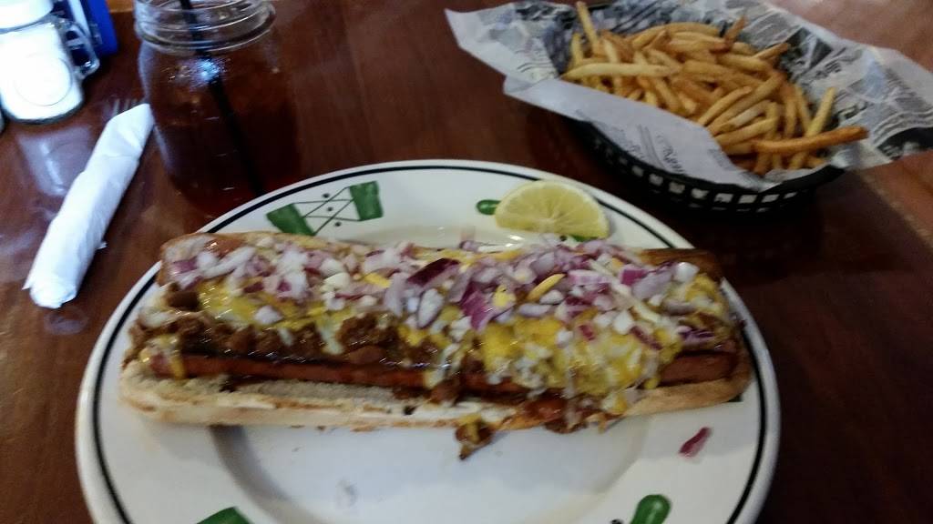 Buster Tubbs | restaurant | 110 N New Hampshire Ave, Tavares, FL 32778, USA | 3527427676 OR +1 352-742-7676