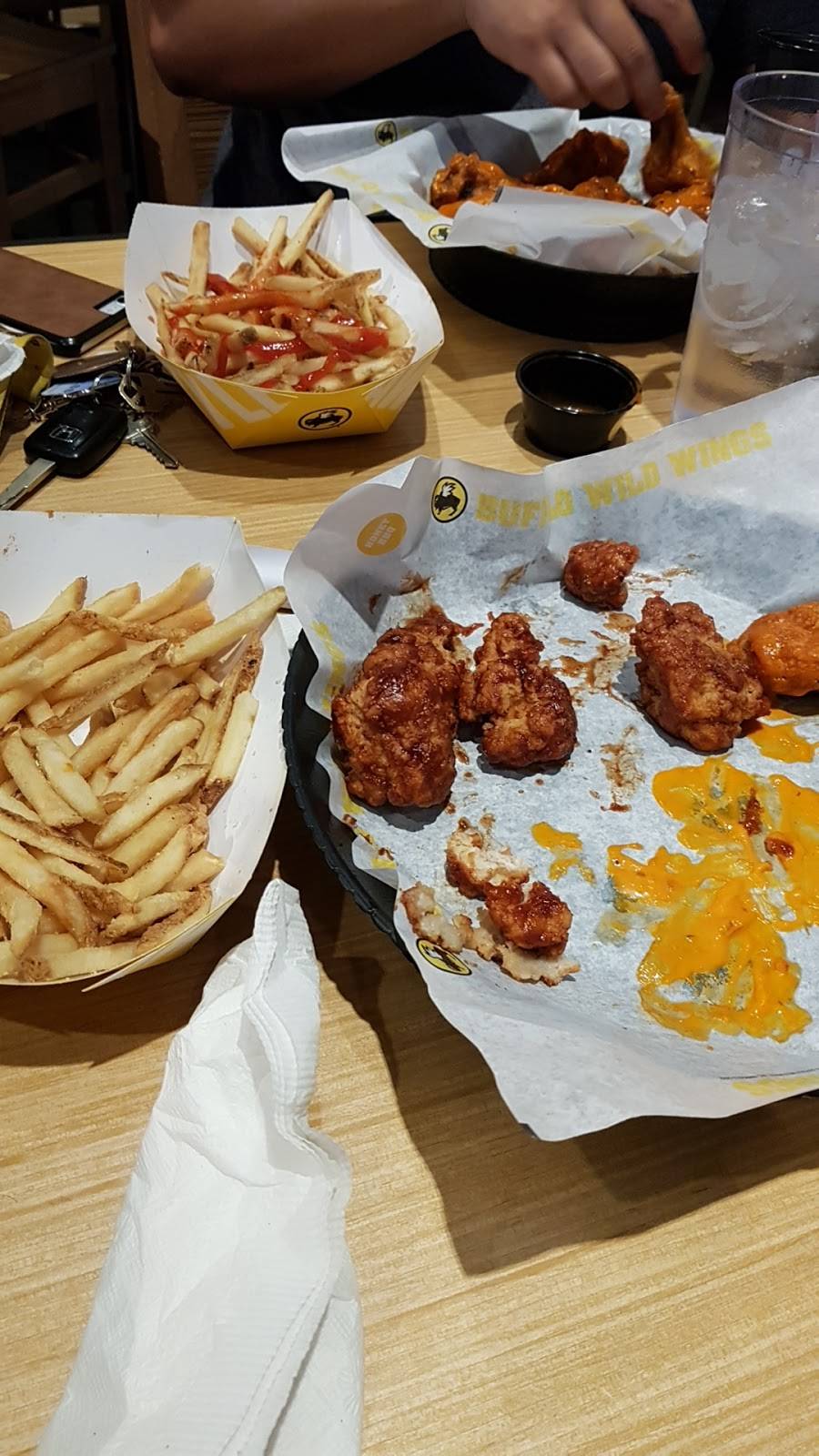 Buffalo Wild Wings | restaurant | 1555 Simi Town Center Way, Simi Valley, CA 93065, USA | 8055205815 OR +1 805-520-5815