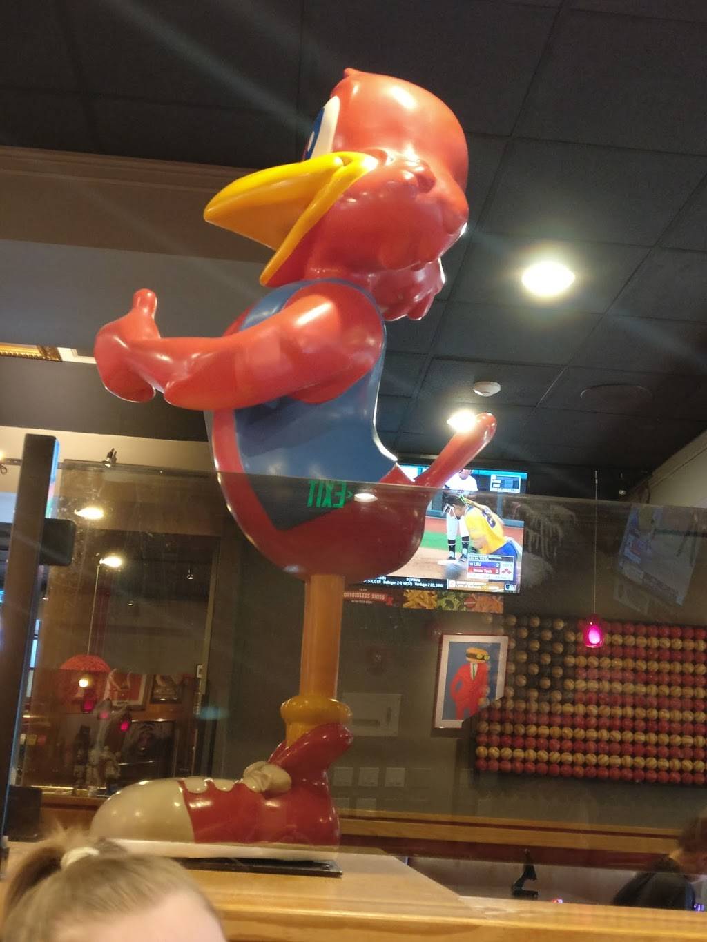 Red Robin Gourmet Burgers and Brews | restaurant | 1305 SE Everett Mall Way, Everett, WA 98208, USA | 4253557330 OR +1 425-355-7330