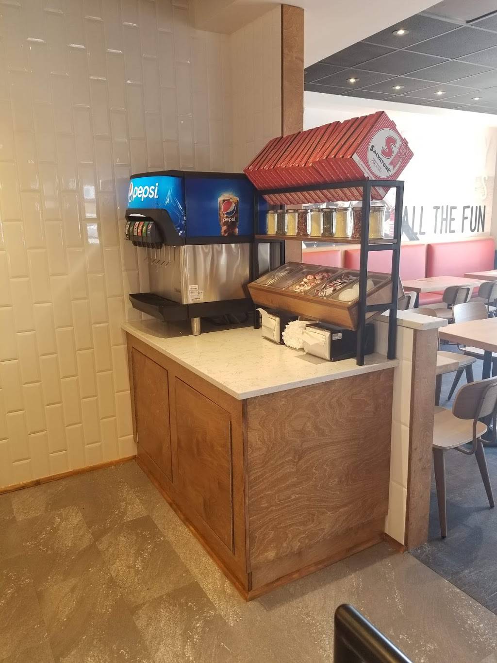 Pizza Salvatoré | restaurant | 11001 Boulevard Henri-Bourassa, Québec, QC G1G 3X4, Canada | 4186229999 OR +1 418-622-9999