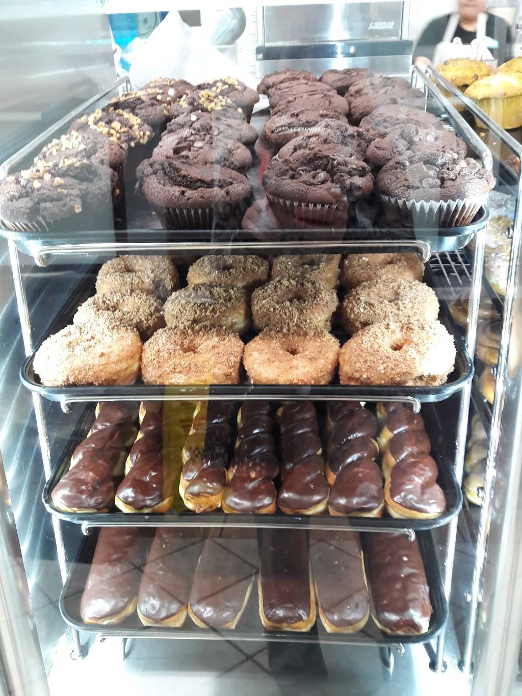 Yum Yum Donuts | bakery | 2931 G St, Merced, CA 95340, USA | 2093833212 OR +1 209-383-3212