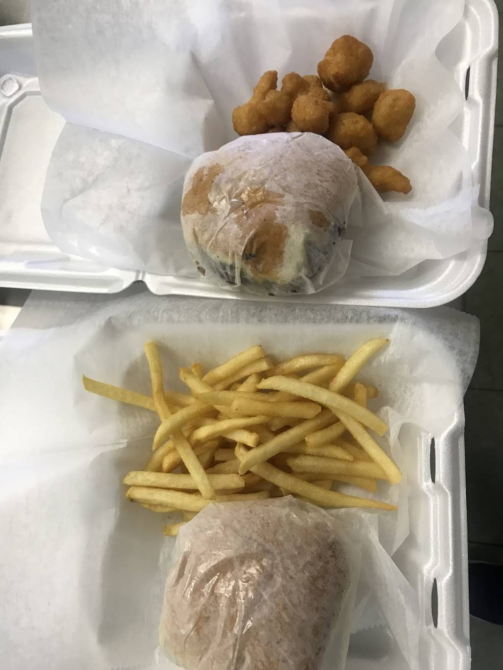 Trae’s Burgers•Chicken•Fish | restaurant | 1802 28th St SW, Wyoming, MI 49519, USA | 6166475942 OR +1 616-647-5942
