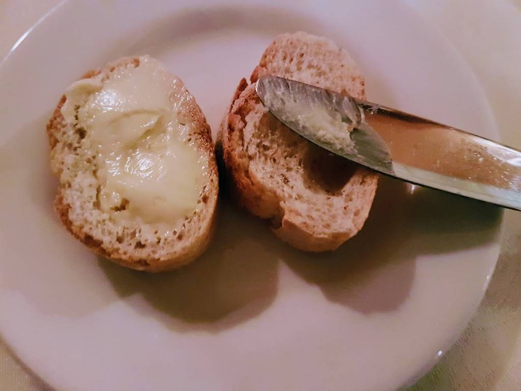 Le Montmartre | restaurant | 911 Sheppard Ave W, Toronto, ON M3H 2T7, Canada | 4166303804 OR +1 416-630-3804