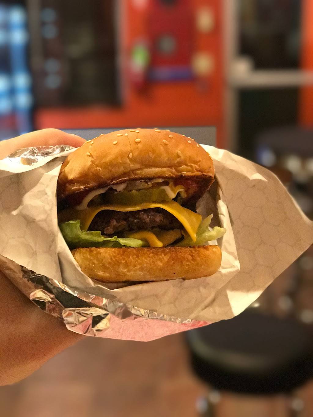 Flippin Burgers | restaurant | 10 Summer St, Bridgewater, MA 02324, USA | 5086976700 OR +1 508-697-6700