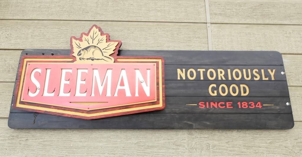 Bulls Bistro | meal takeaway | 2159 Avenue Notre Dame, Québec, QC G2E 3E8, Canada | 4188724731 OR +1 418-872-4731