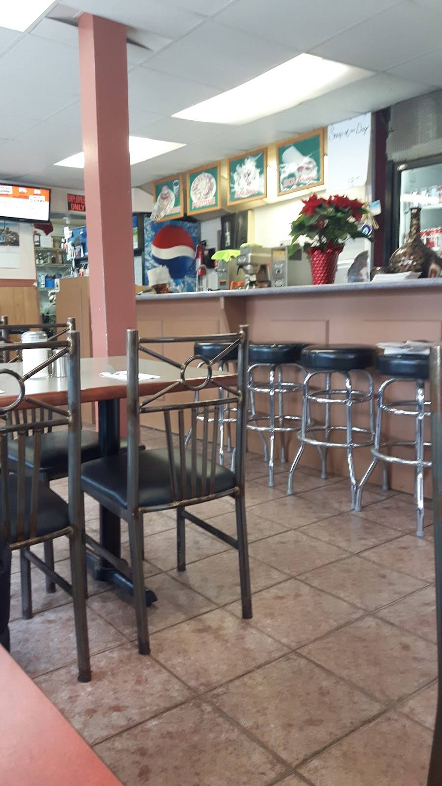 Peters Kitchen | restaurant | 6500 Main St, Comber, ON N0P 1J0, Canada | 5196873266 OR +1 519-687-3266