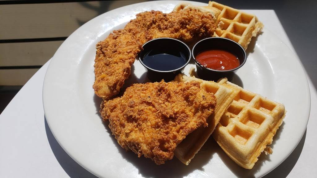 Milos Sports Tavern | restaurant | 6495 E Evans Ave, Denver, CO 80222, USA | 3036913391 OR +1 303-691-3391