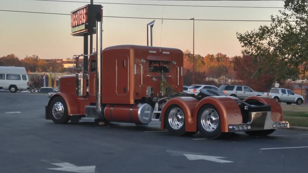 Hooters | restaurant | 3122 Garden Road, Burlington, NC 27216, USA | 3365389688 OR +1 336-538-9688