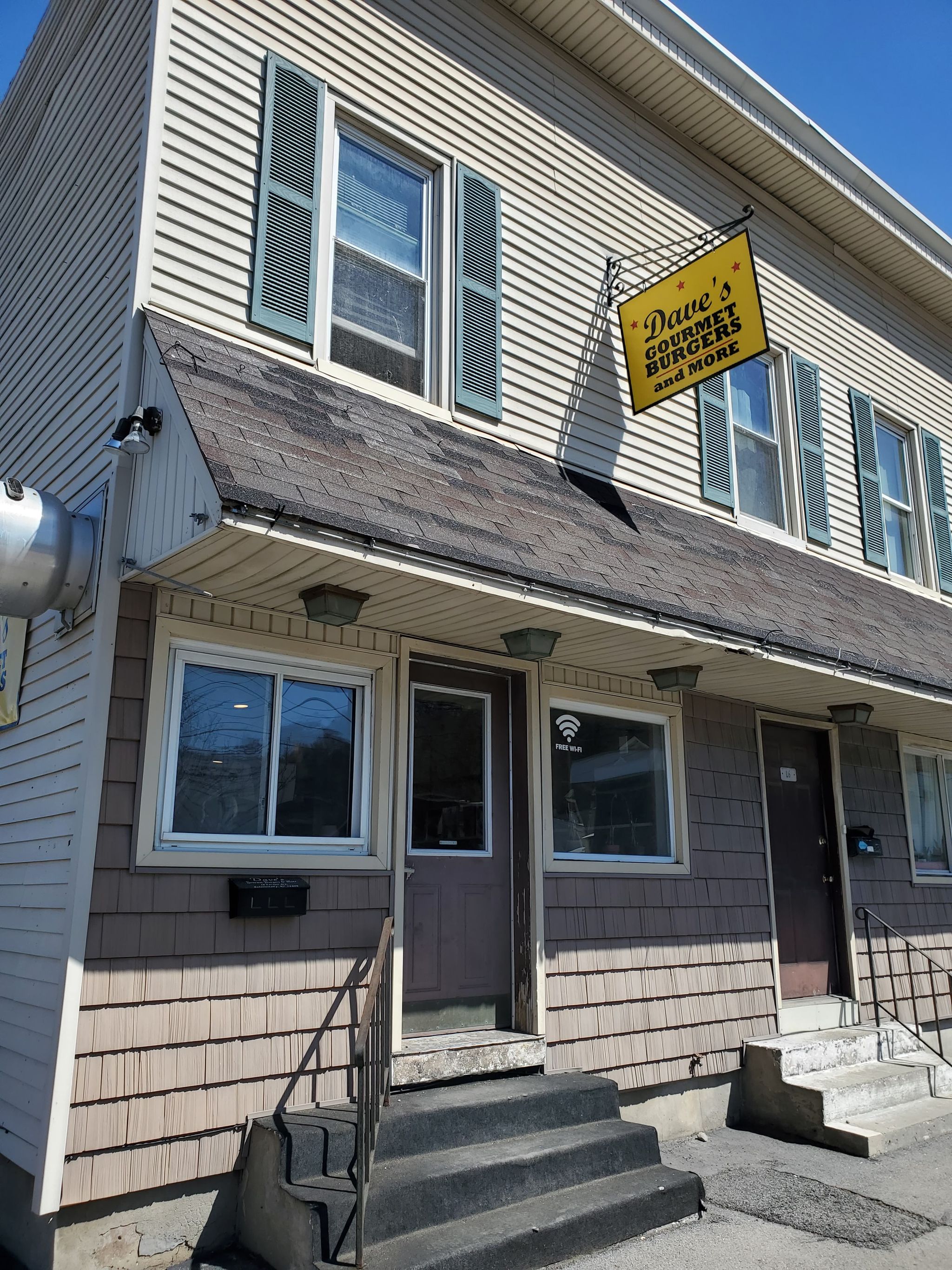 Daves Gourmet Burgers and More | restaurant | 16 Edison Ave, Schenectady, NY 12305, United States | 5182803900 OR +1 518-280-3900