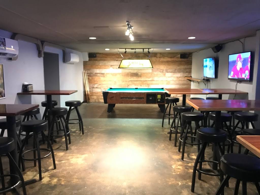 The Sportsbook Bar and Grill Wash Park | restaurant | 266 S Downing St Unit B, Denver, CO 80209, USA | 3036356691 OR +1 303-635-6691