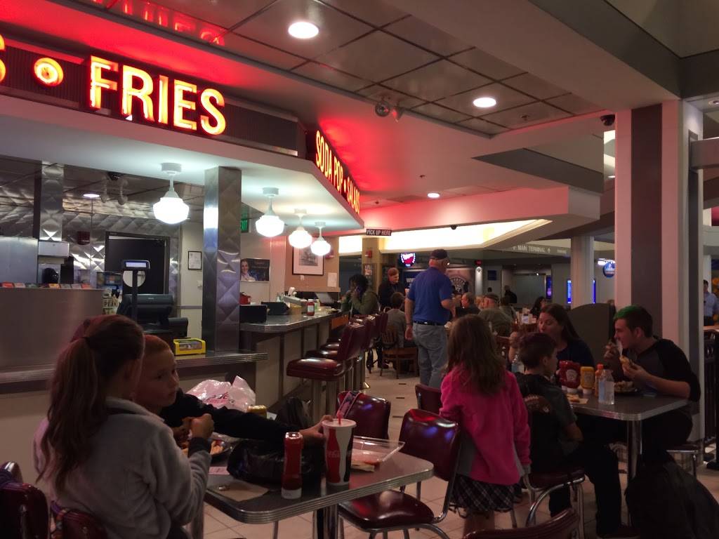 Johnny Rockets | restaurant | 5300 S Howell Ave, Milwaukee, WI 53207, USA | 4147475252 OR +1 414-747-5252