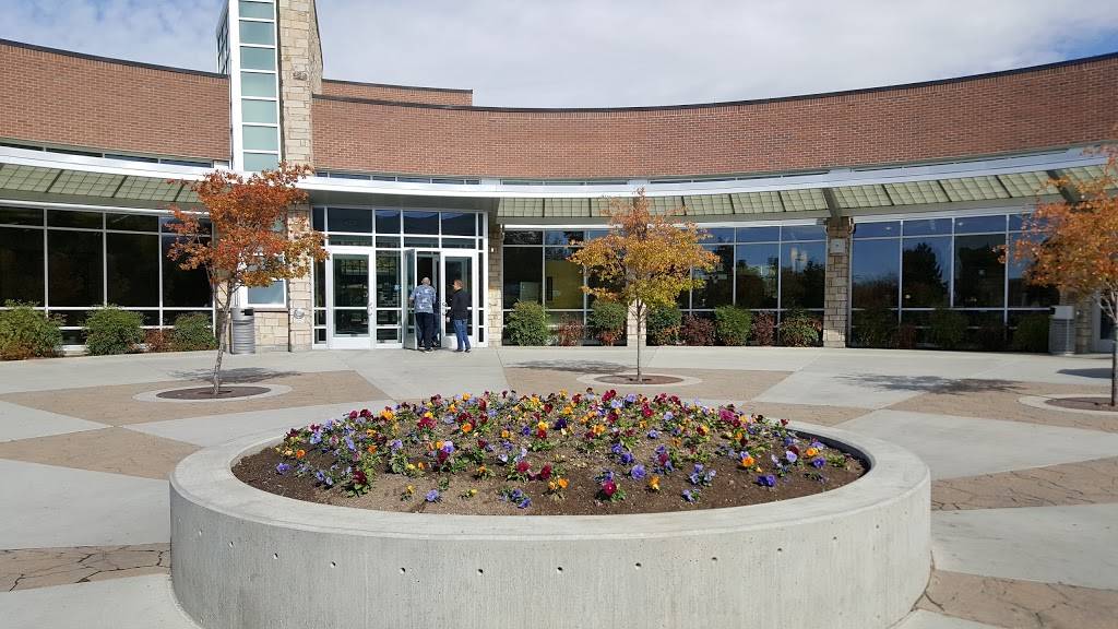 Commons At The Cannon Center | restaurant | 9998 Helaman Halls, Provo, UT 84602, USA | 8014224031 OR +1 801-422-4031