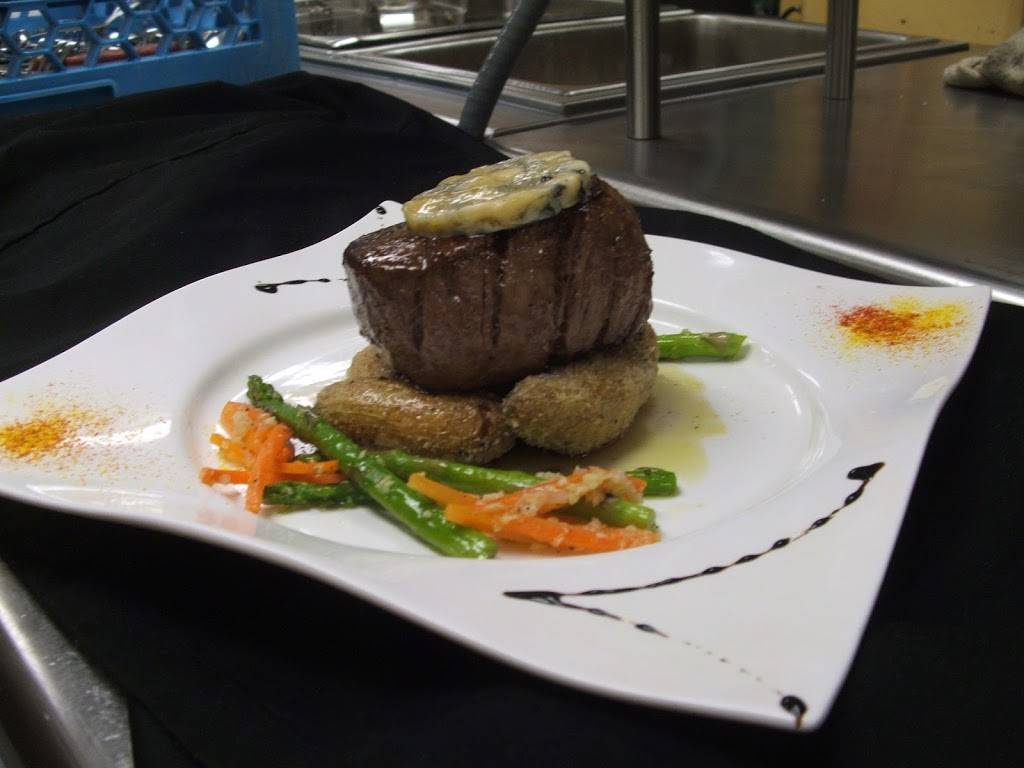 Le Belvedere | restaurant | 100 Main St, Newport, VT 05855, USA | 8024879147 OR +1 802-487-9147