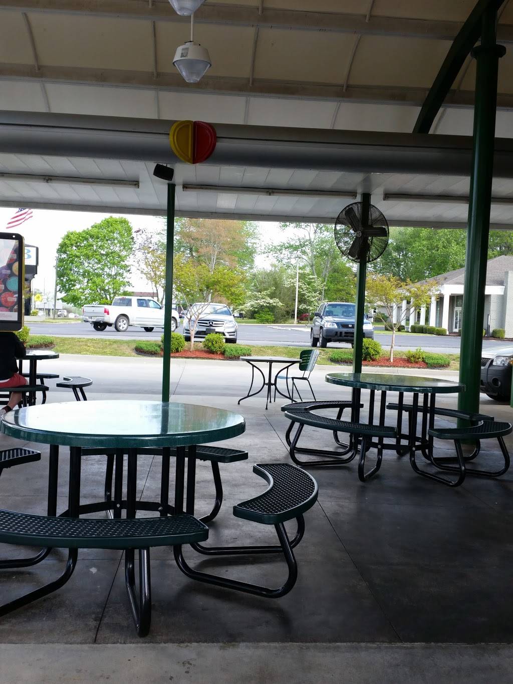 Sonic Drive-In | restaurant | 208 Main St E, Rainsville, AL 35986, USA | 2566389100 OR +1 256-638-9100