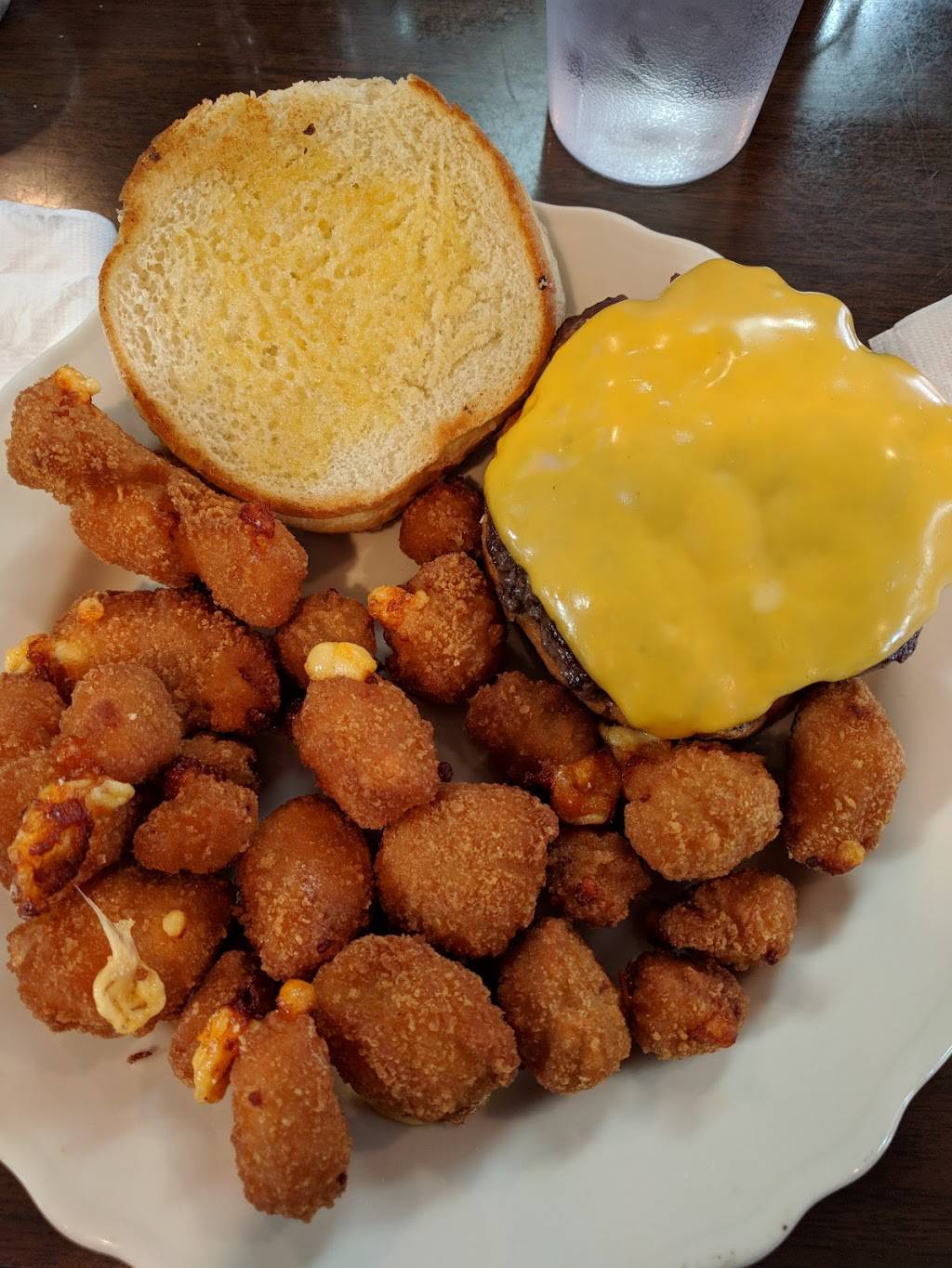 Pauls Neighborhood Bar | restaurant | 2401 Parmenter St, Middleton, WI 53562, USA | 6088277285 OR +1 608-827-7285