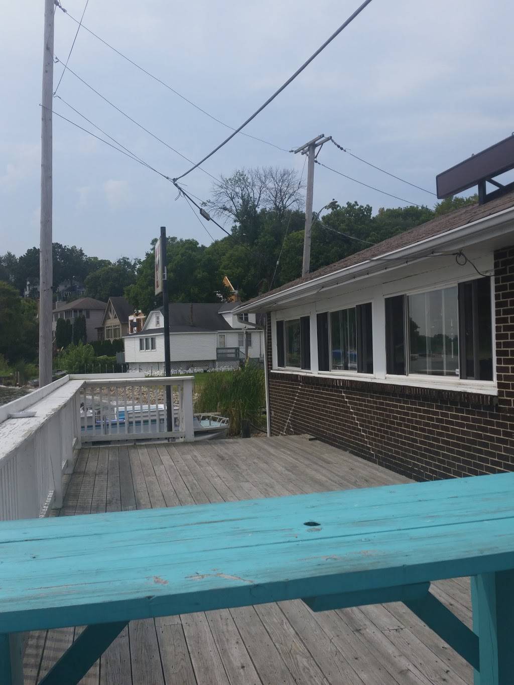 Hidden Point Bar & Grill | restaurant | 112 Lakeview Ave, Fox Lake, IL 60020, USA | 8475873212 OR +1 847-587-3212