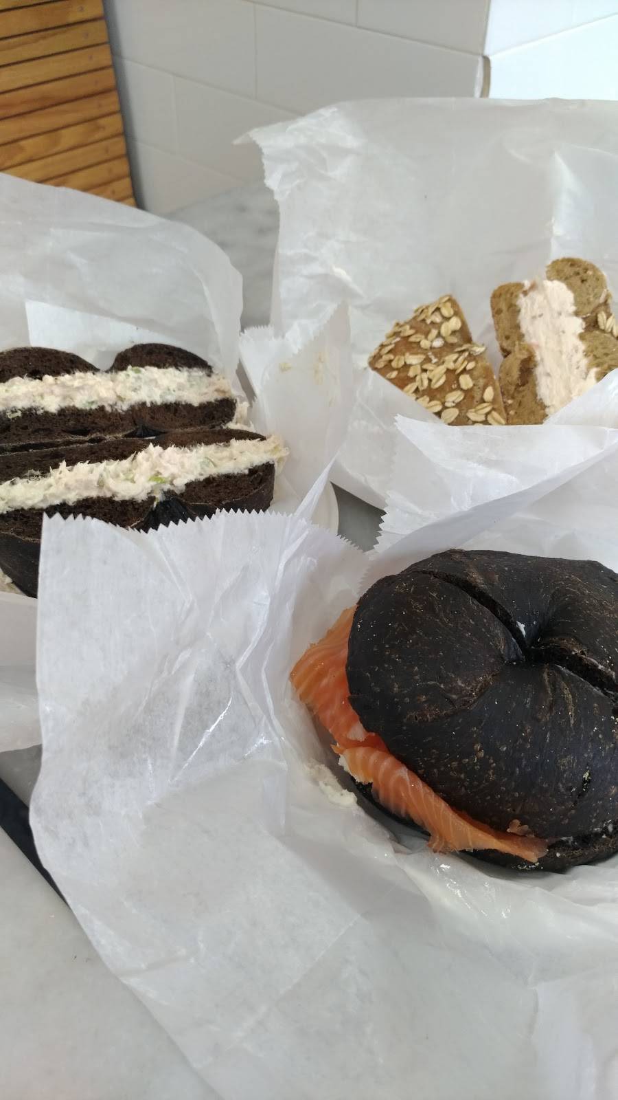 Ess-a-Bagel | bakery | 324 1st Avenue, New York, NY 10009, USA | 2122602252 OR +1 212-260-2252