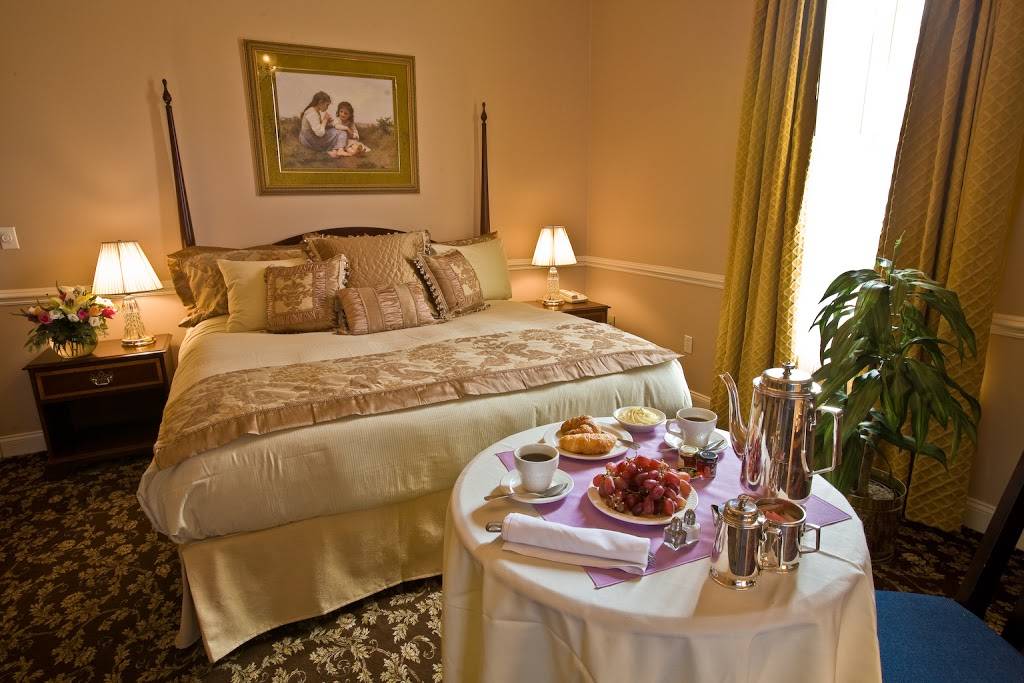 Hotel Alcott | restaurant | 107-113 Grant St, Cape May, NJ 08204, USA | 6098845868 OR +1 609-884-5868