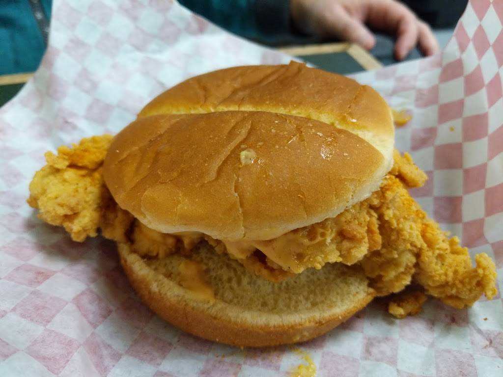 Da Chicken Shak & More | restaurant | 2428 W 13th St N, Wichita, KS 67203, USA | 3165539631 OR +1 316-553-9631