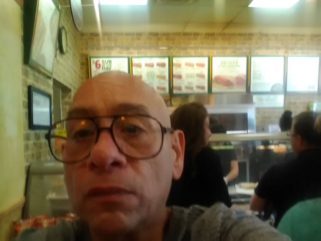 Subway Restaurants | restaurant | 4638 W Commerce St #101, San Antonio, TX 78237, USA | 2104322068 OR +1 210-432-2068