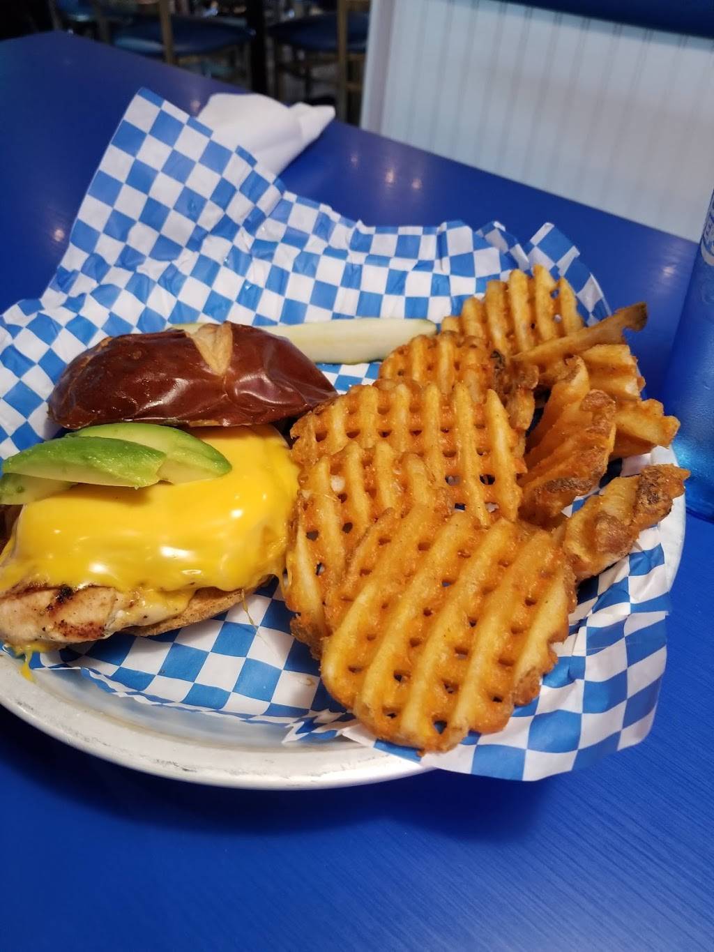 Point Burger Bar New Berlin | restaurant | 4900 S Moorland Rd, New Berlin, WI 53151, USA | 2623954600 OR +1 262-395-4600