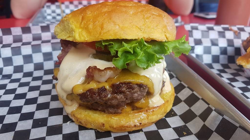 Top Gun Burger | restaurant | 1960 Lawrence Ave E, Scarborough, ON M1R 2Z1, Canada | 4167929440 OR +1 416-792-9440