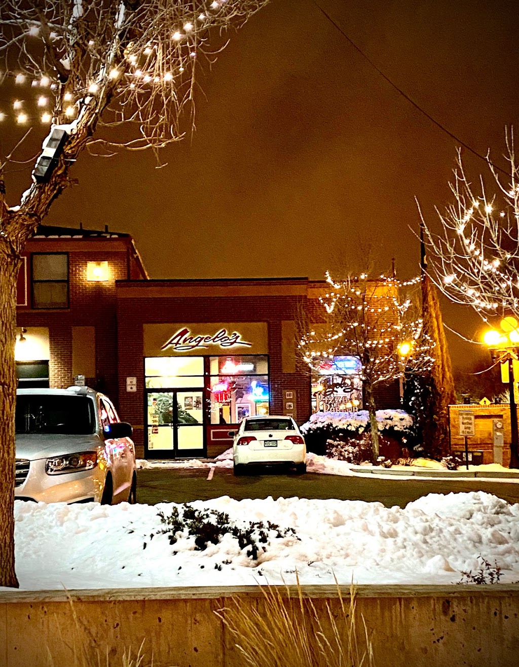 Angelos Pizza Parlor | restaurant | 105 E Riverwalk, Pueblo, CO 81003, USA | 7195448588 OR +1 719-544-8588