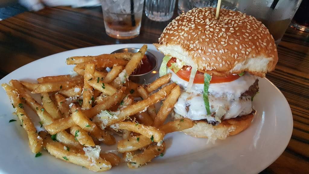 Blind Tiger Pub | restaurant | 36-38 Broad St, Charleston, SC 29403, USA | 8438726700 OR +1 843-872-6700