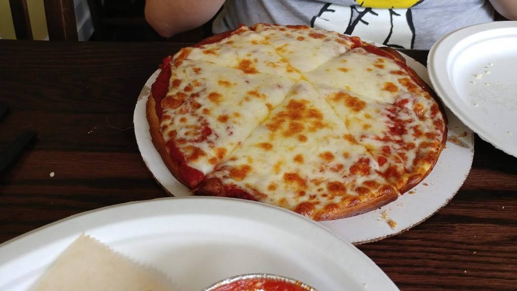 Frostys Bar & Family Pizza Big Mans Burrito Stand | restaurant | 252 Delaware Ave, Put-In-Bay, OH 43456, USA | 4192853278 OR +1 419-285-3278