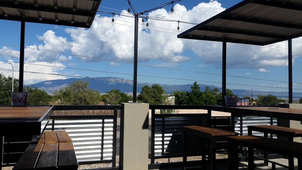 The Local Brewhouse | restaurant | 300 Unser Blvd SE, Rio Rancho, NM 87124, USA | 5059942007 OR +1 505-994-2007