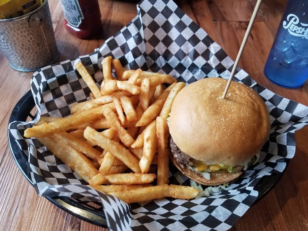 Burger Town | restaurant | 445 Chemin Bord-du-Lac, Dorval, QC H9S 2A7, Canada | 5146315757 OR +1 514-631-5757