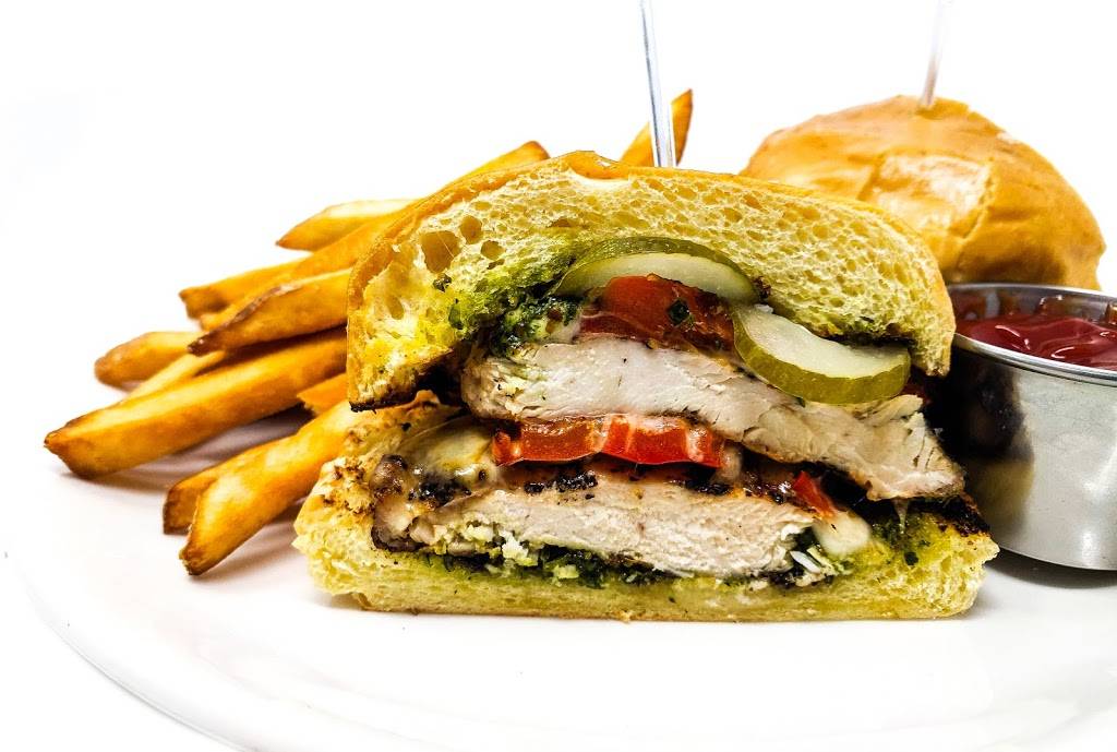 Curtains Bar and Restaurant | restaurant | 150 Avenel St, Avenel, NJ 07001, USA | 7325824595 OR +1 732-582-4595