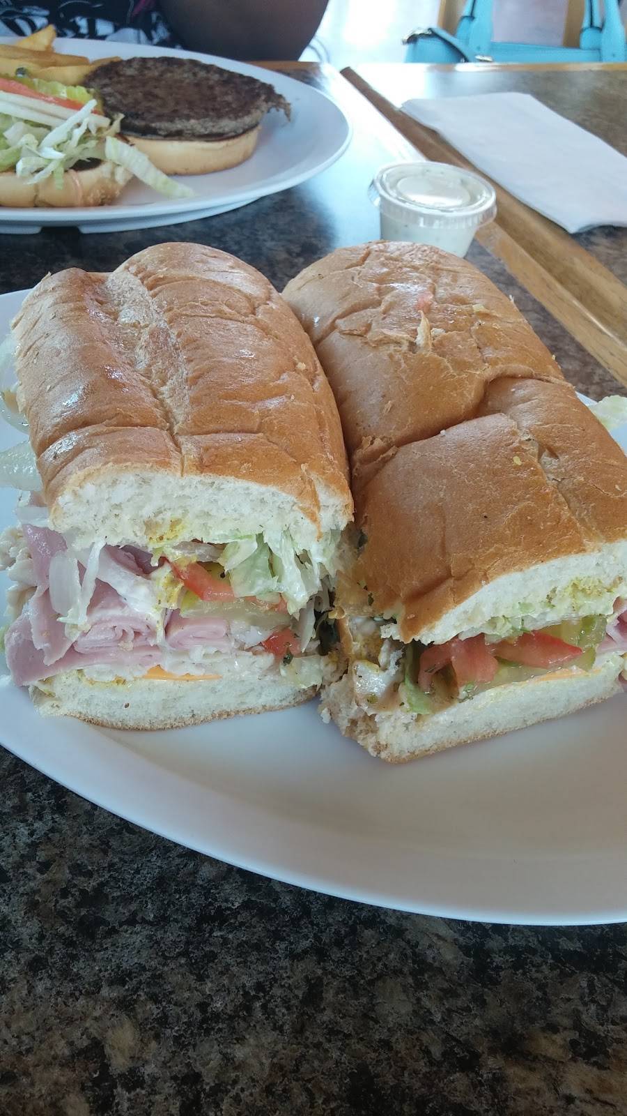 Good Fellas Grill & N Y Deli | restaurant | 14555 Civic Dr suite b, Victorville, CA 92394, USA | 7602452182 OR +1 760-245-2182