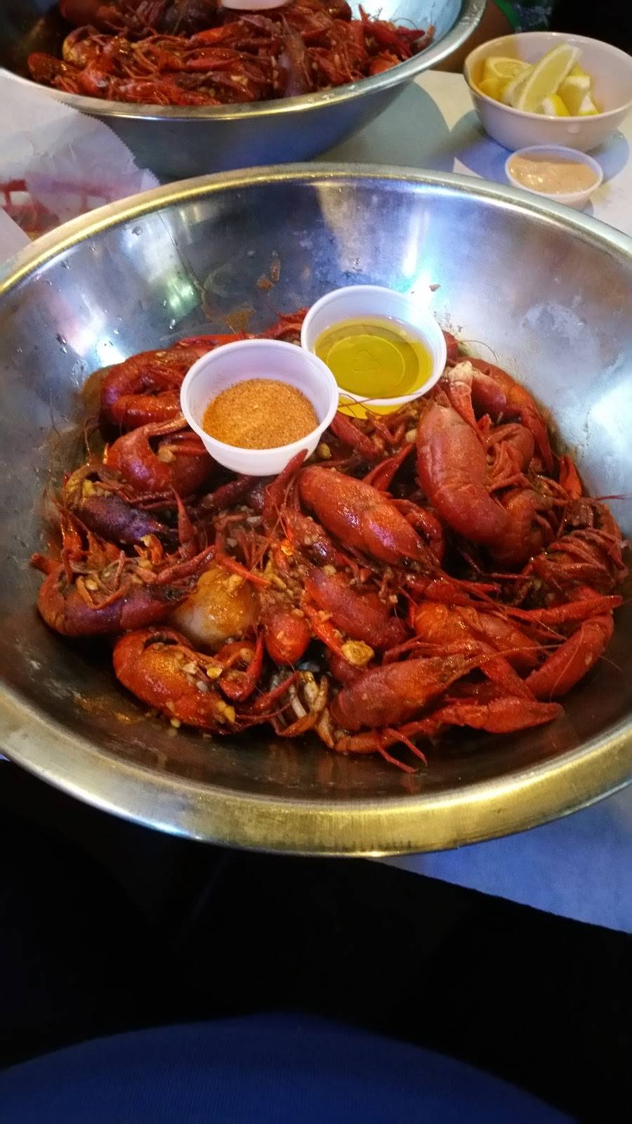 Crazy Cajun Seafood & Sports | restaurant | 13280 Northwest Fwy, Houston, TX 77040, USA | 7136905586 OR +1 713-690-5586