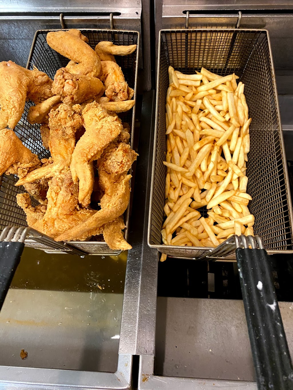 Chicago’s 6 Wings | meal delivery | 500 E Windmill Ln #175, Las Vegas, NV 89123, USA | 7024635974 OR +1 702-463-5974