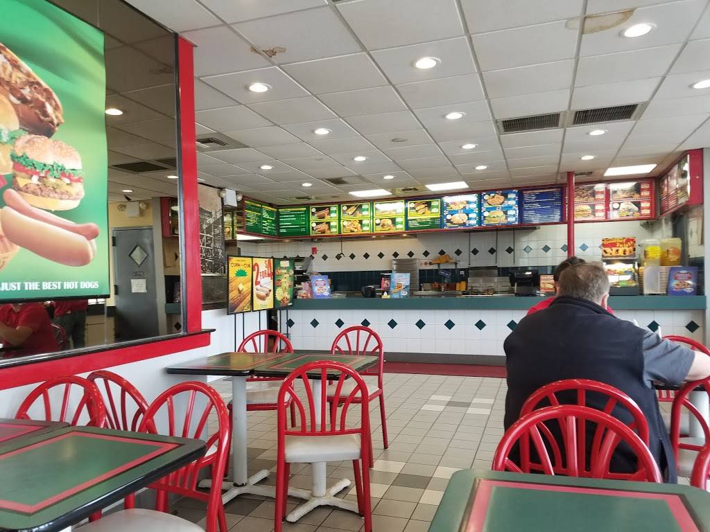 Nathans Famous | restaurant | 3380 Hillside Avenue, New Hyde Park, NY 11040, USA | 5162469440 OR +1 516-246-9440