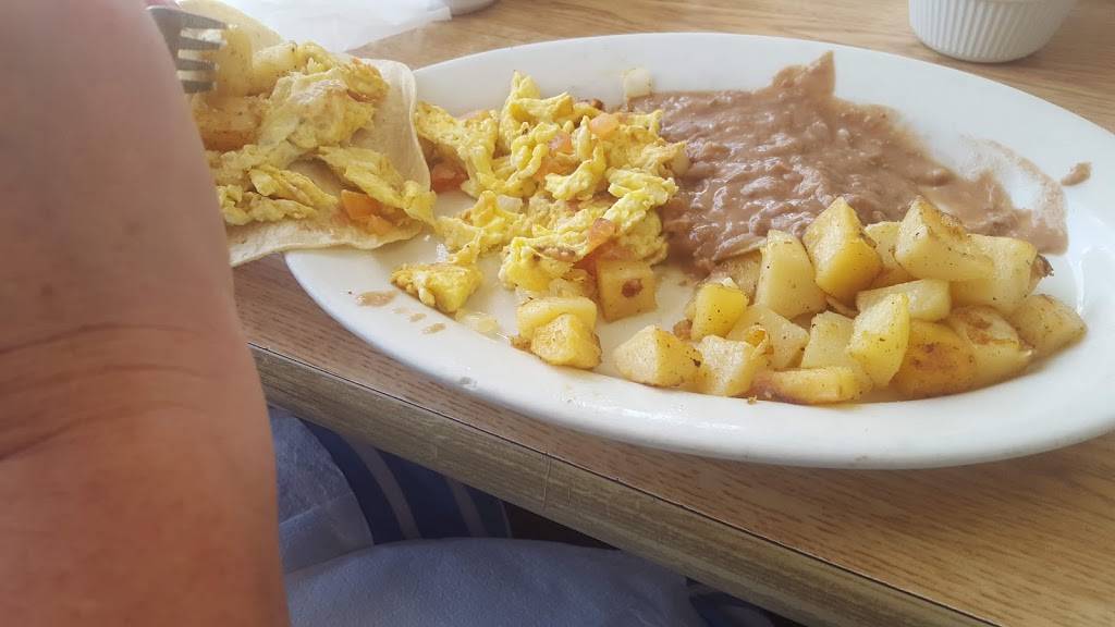 Marias Diner | restaurant | 3848 Main Ave, Groves, TX 77619, USA | 4099607777 OR +1 409-960-7777