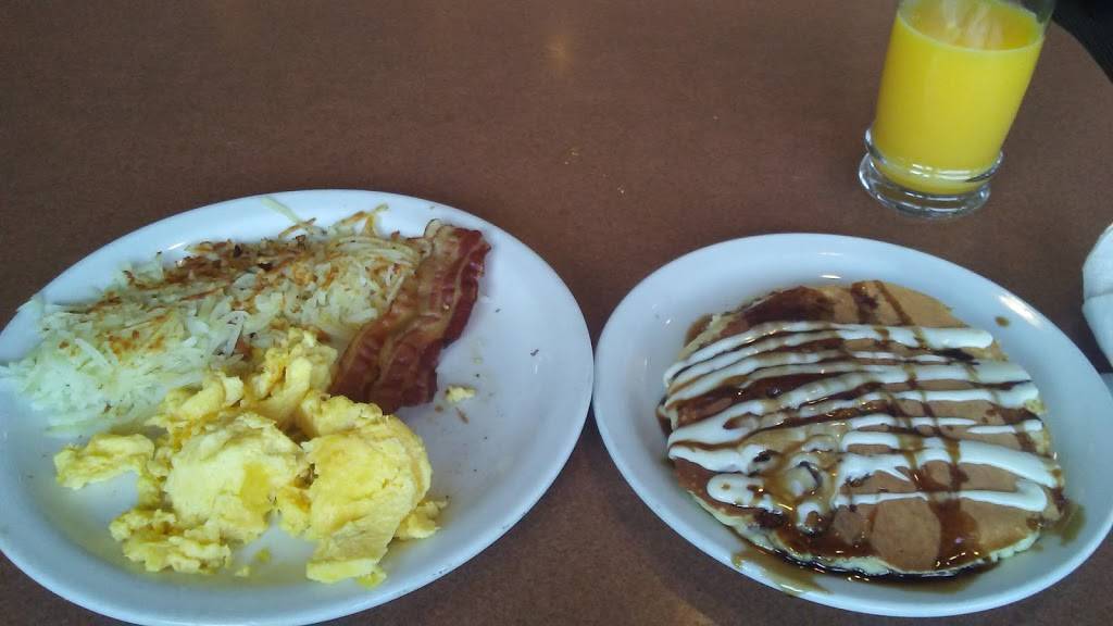 Dennys | restaurant | 7707 Stuebner Airline Rd, Houston, TX 77088, USA | 2814455828 OR +1 281-445-5828