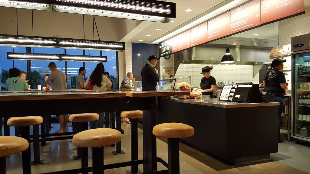 Chipotle Mexican Grill | restaurant | 1195 Admiral Callaghan Ln, Vallejo, CA 94591, USA | 7075521024 OR +1 707-552-1024