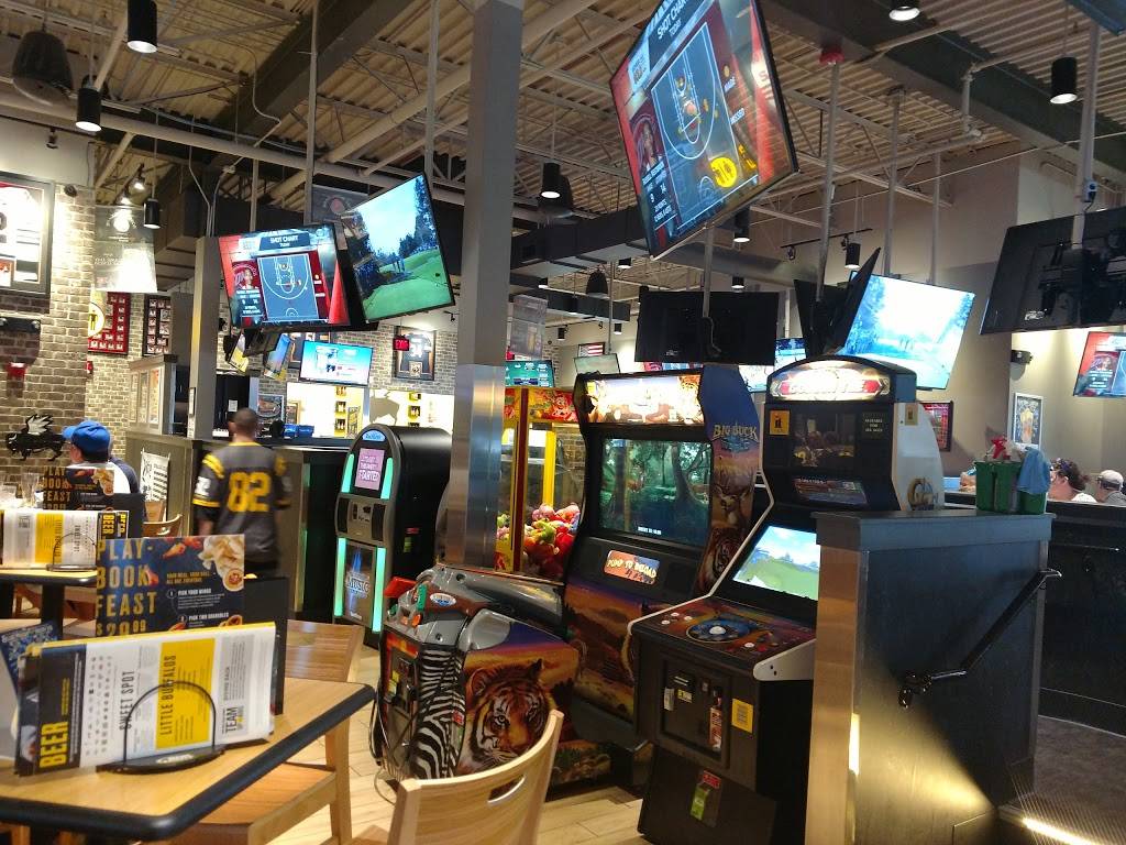 Buffalo Wild Wings | restaurant | 301 E Euclid Ave, Mt Prospect, IL 60056, USA | 8472555000 OR +1 847-255-5000