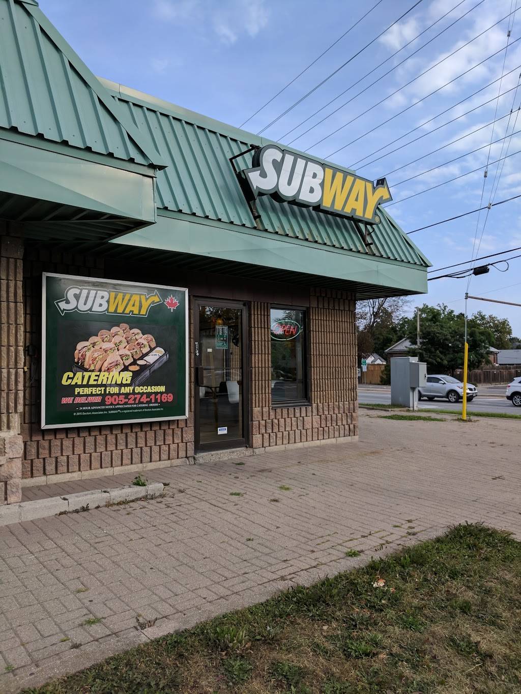 Subway | meal takeaway | 645 Lakeshore Rd E, Mississauga, ON L5G 5J1, Canada | 9052741169 OR +1 905-274-1169