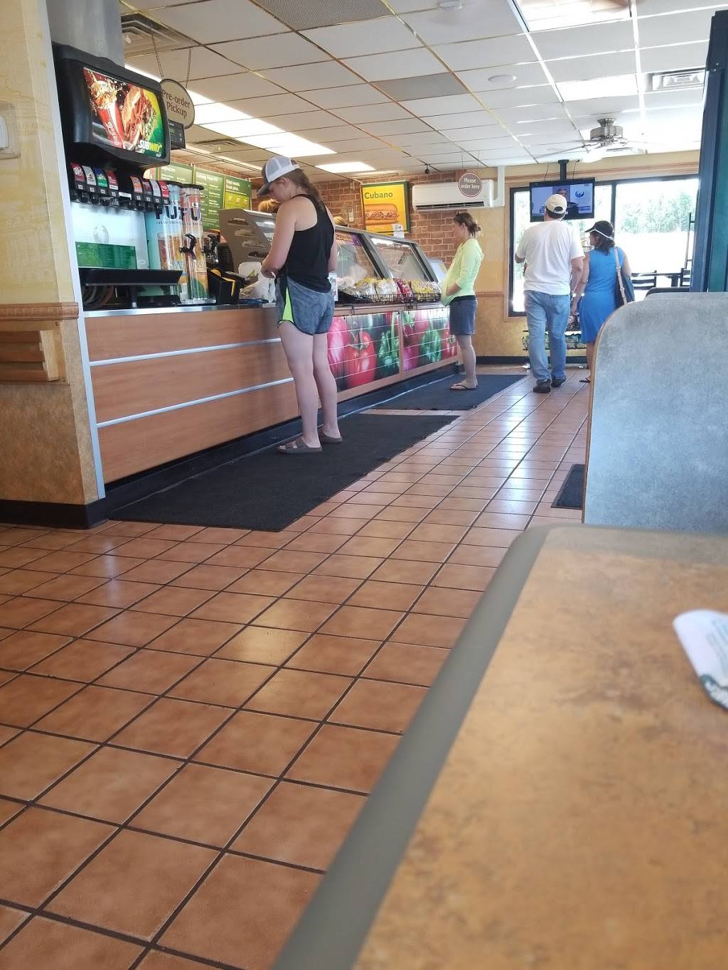 Subway | restaurant | 1085 N 7th St, Rochelle, IL 61068, USA | 8155627827 OR +1 815-562-7827