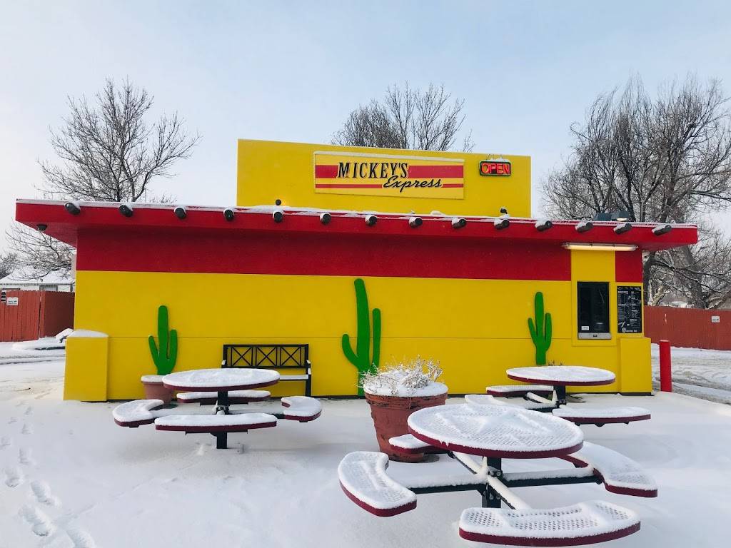 Mickeys Express | restaurant | 7770 CO-2, Commerce City, CO 80022, USA | 3032897100 OR +1 303-289-7100