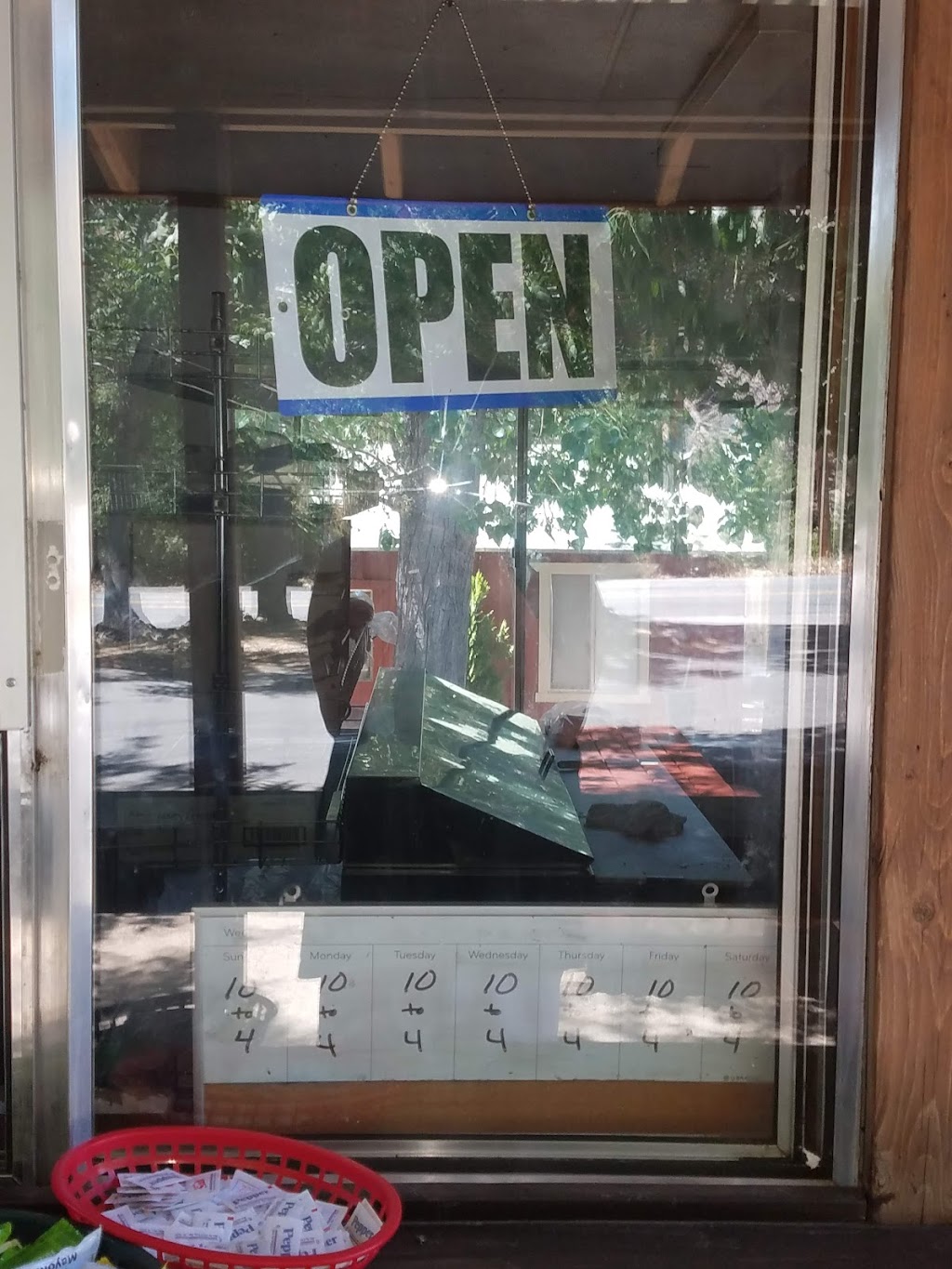 McNallys Burger Stand | restaurant | 1941 Kern River Hwy, Kernville, CA 93238, USA | 7603762430 OR +1 760-376-2430