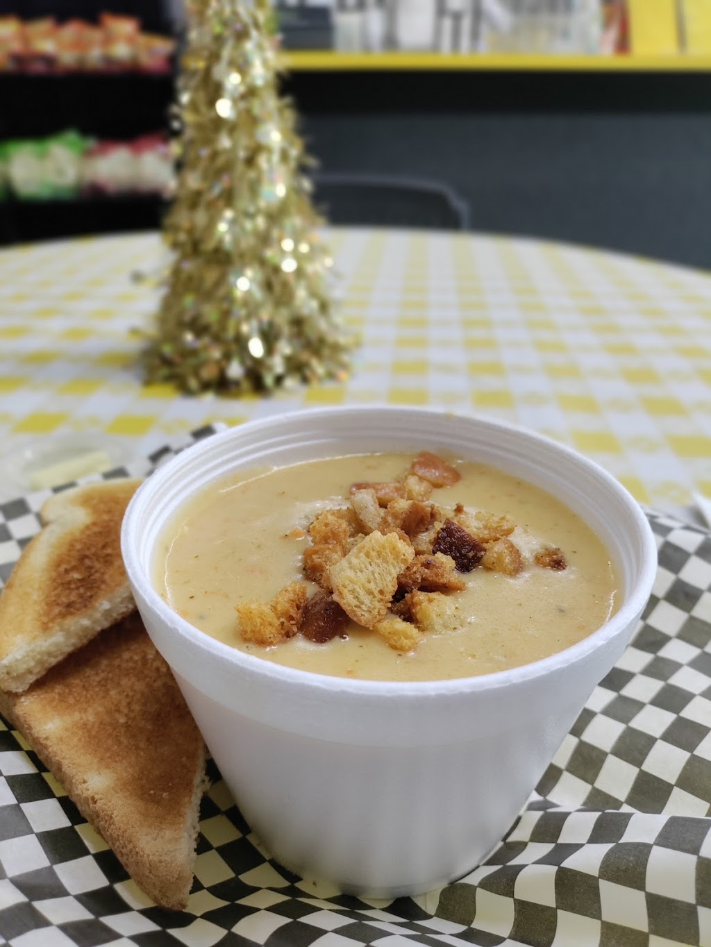 J & Bs Cafe | restaurant | 204 E Jackson Ave St, Harlingen, TX 78550, USA | 9564255282 OR +1 956-425-5282